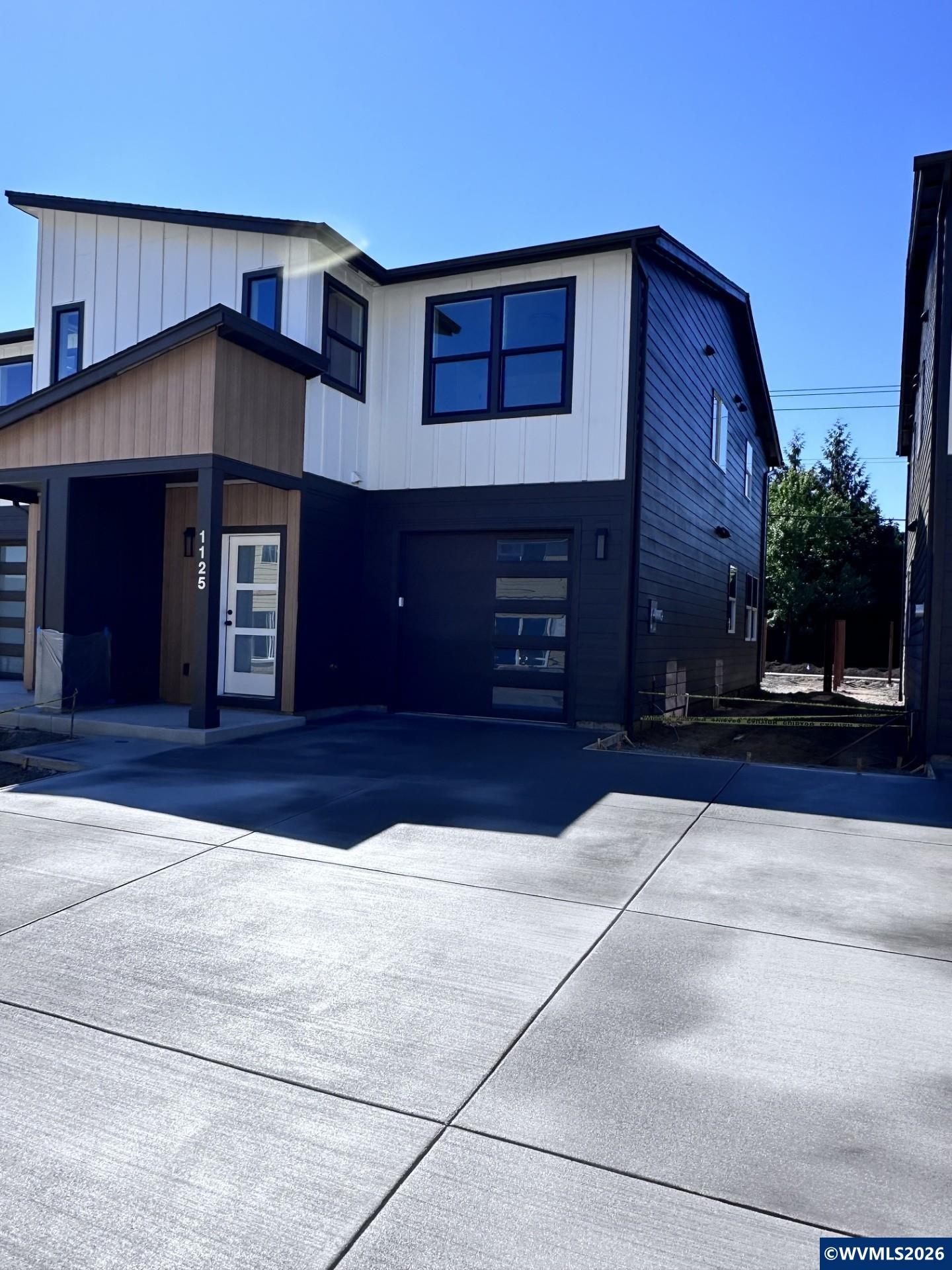 1130 Barbara Av NE — photo