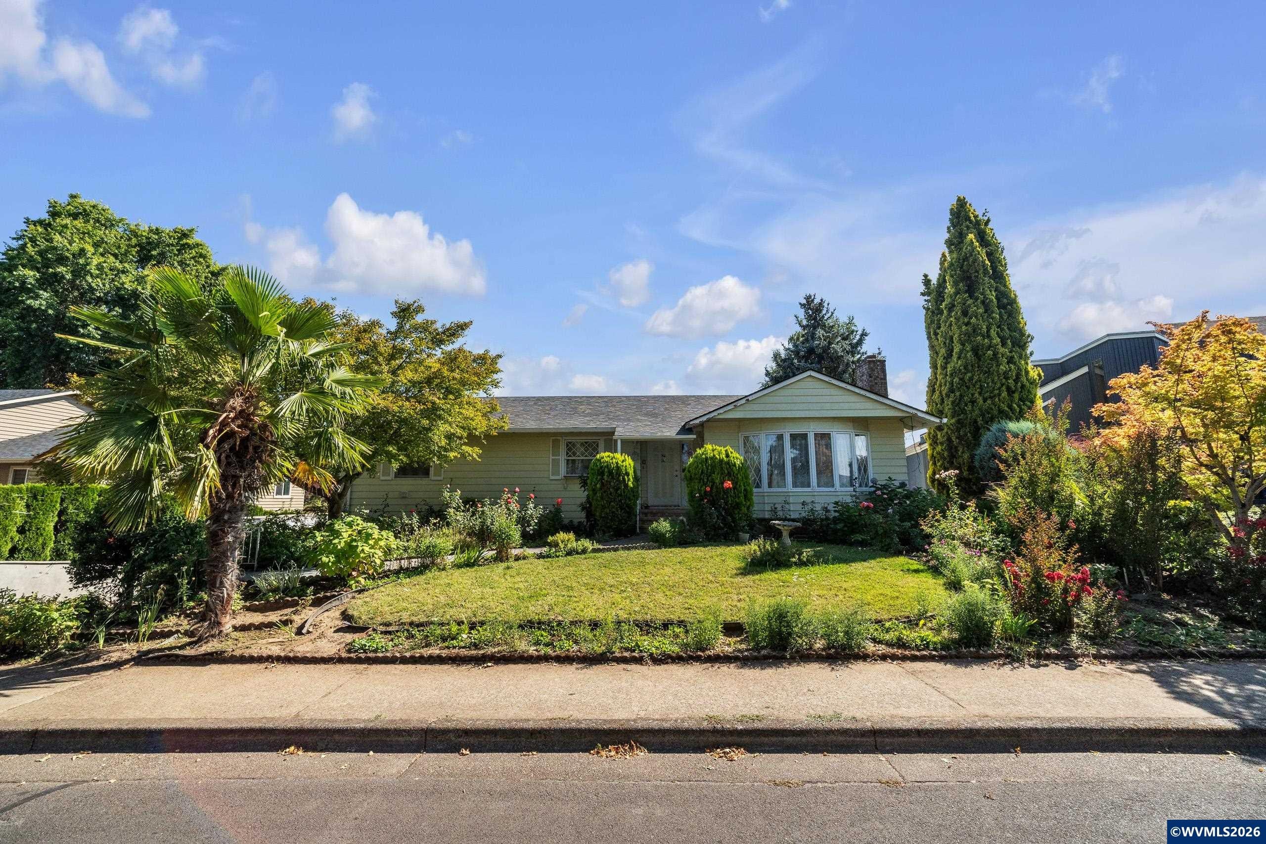 670 Smith Dr — photo