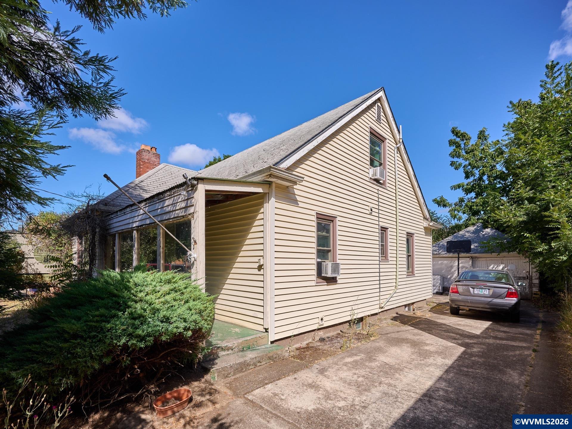 1145 Columbia St NE — photo