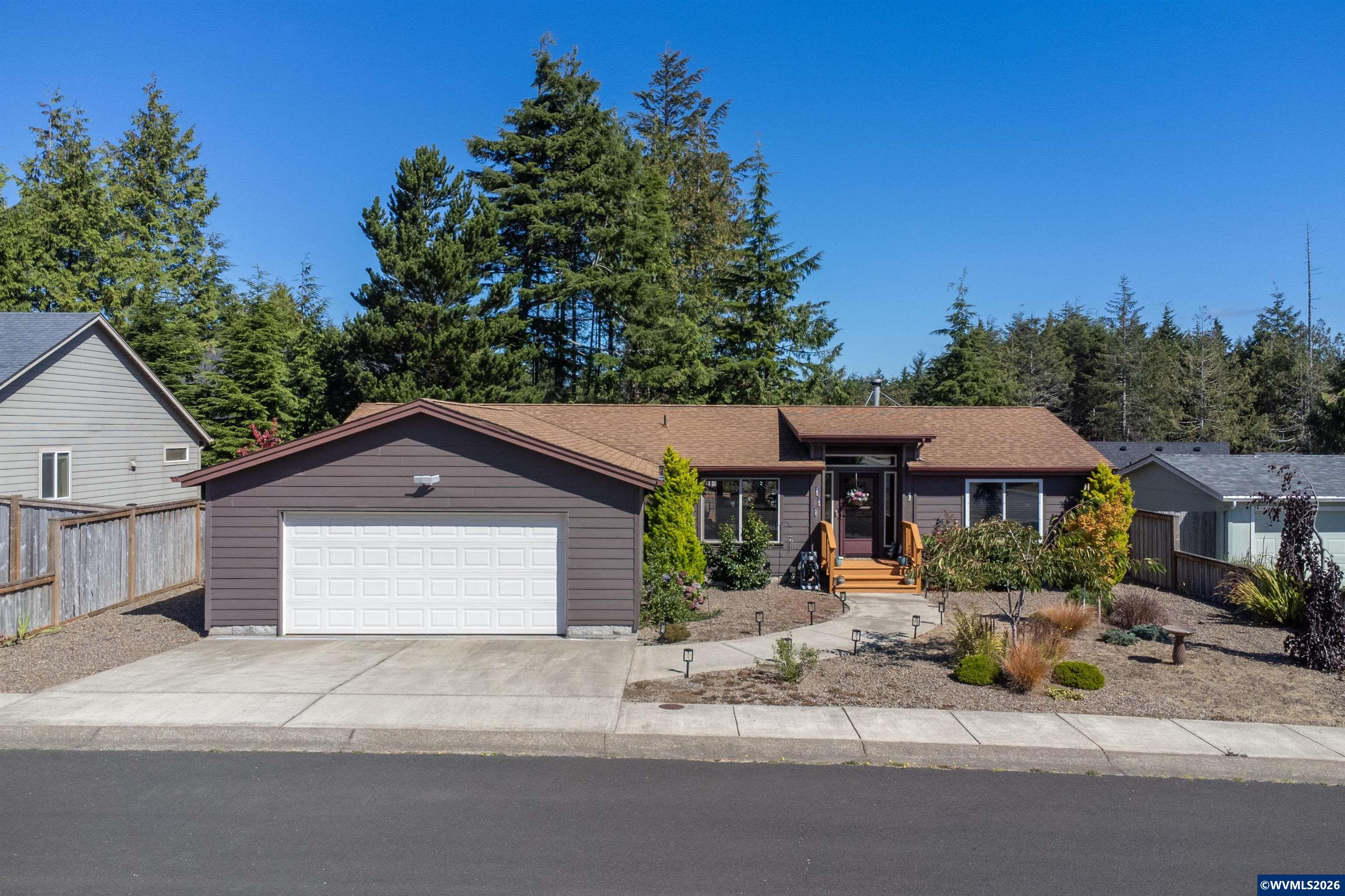 440 SW Wedge Dr — photo