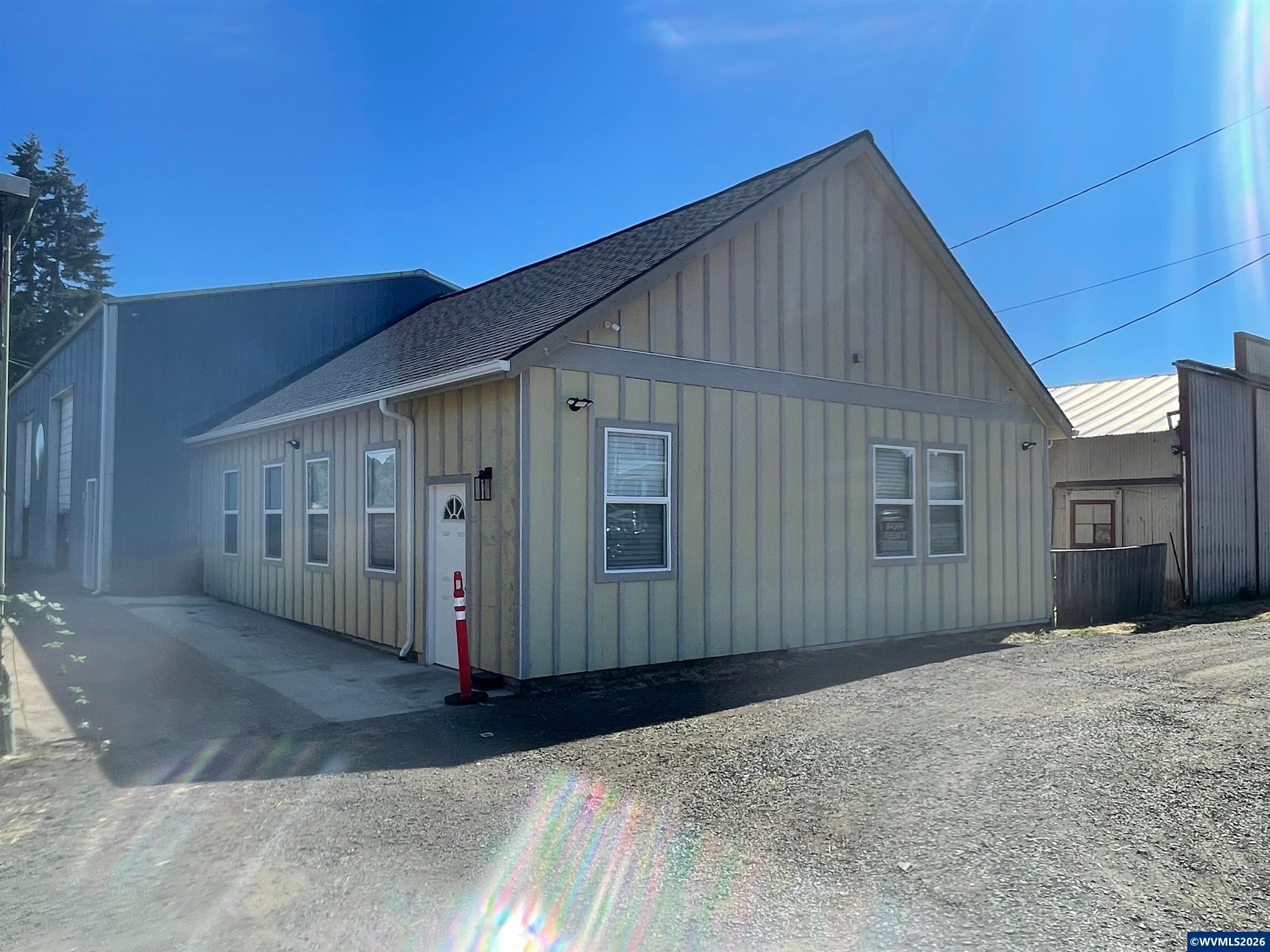 371 NE Main St — photo