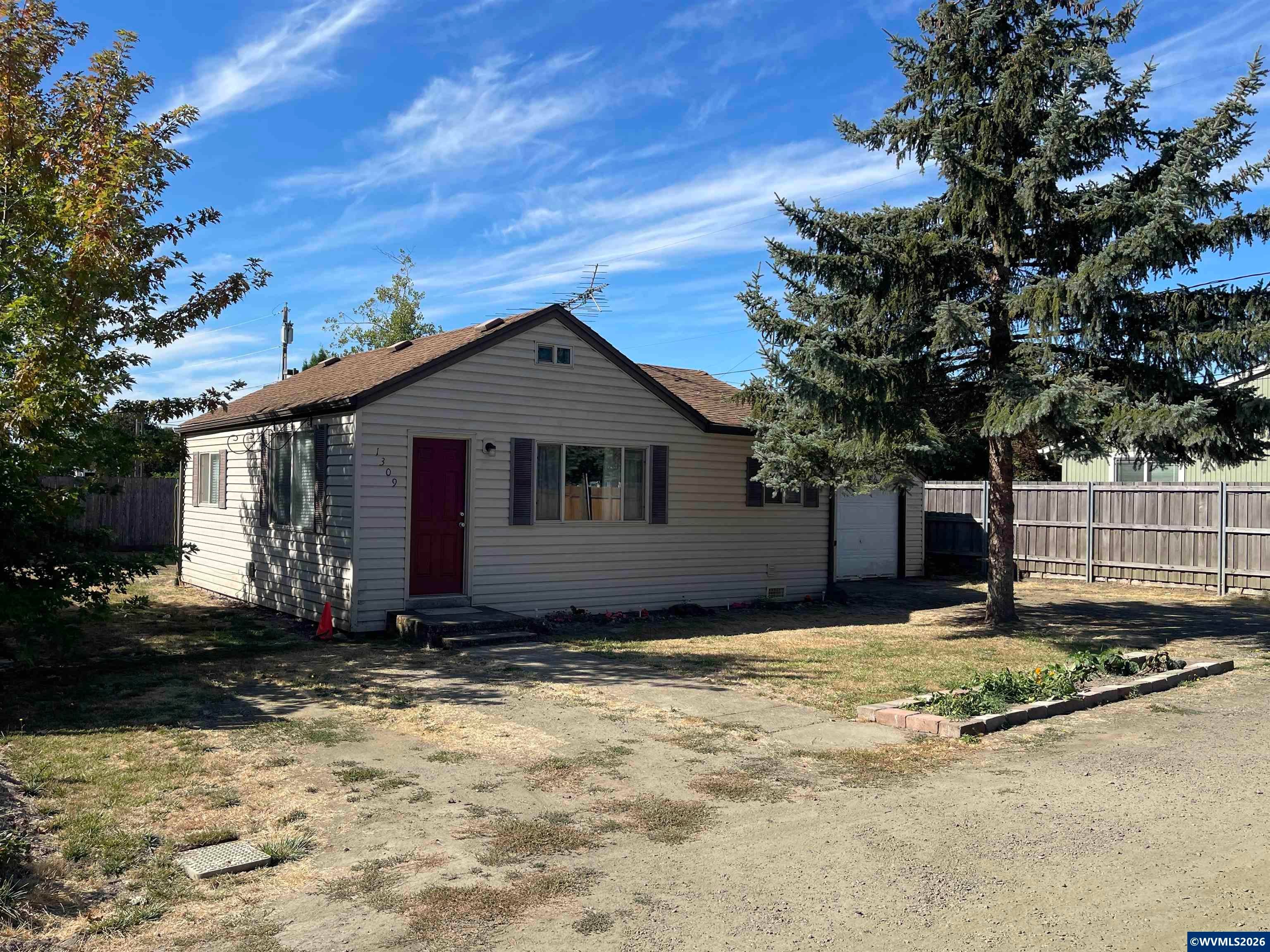 1309 Price Ln E — photo