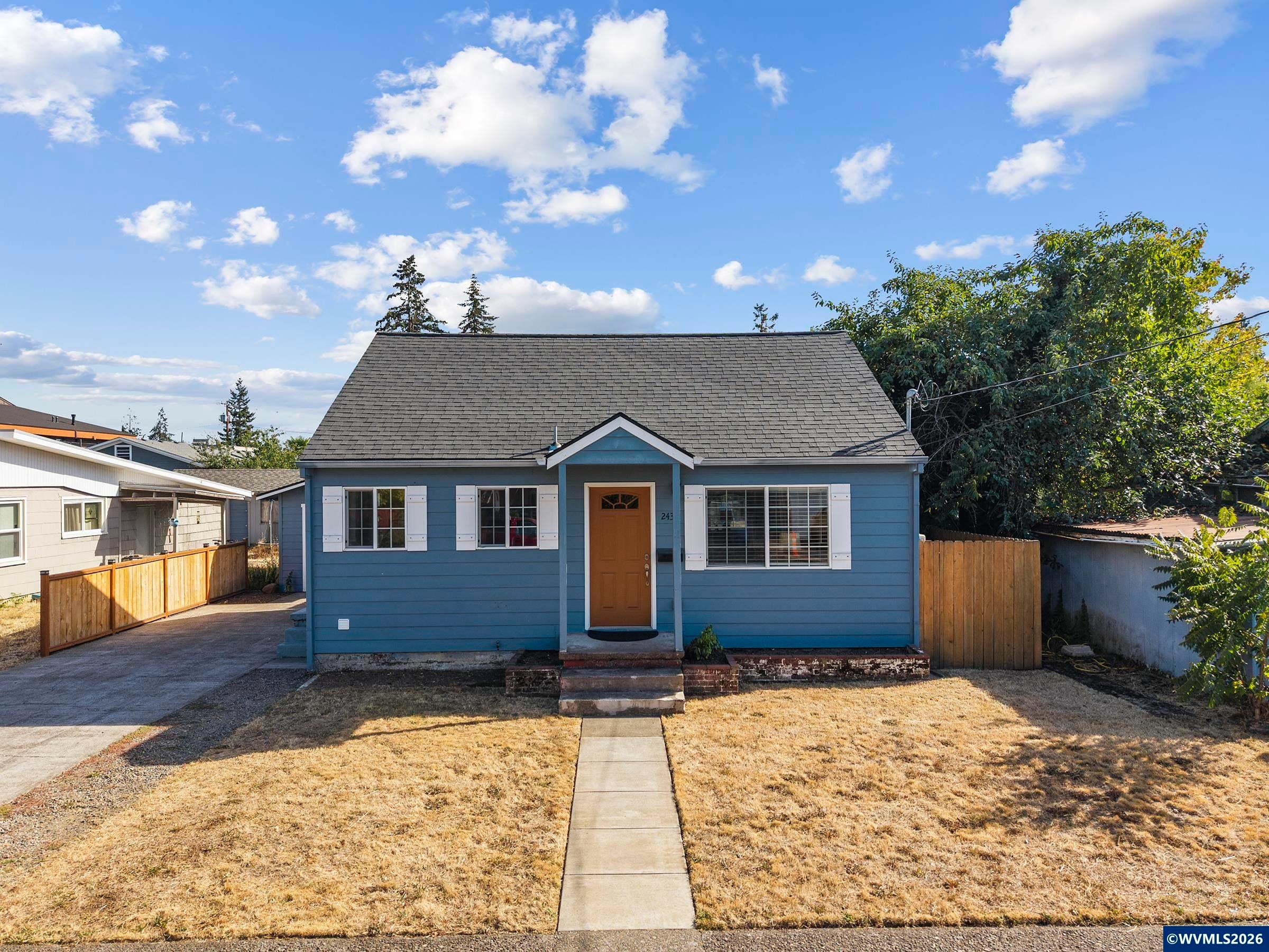 2430 Claude St SE — photo