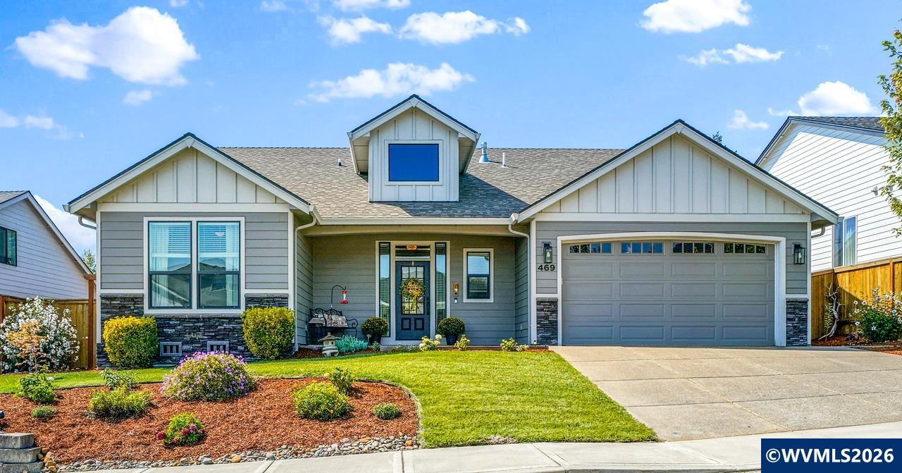 469 NW Crater Lake Dr — photo
