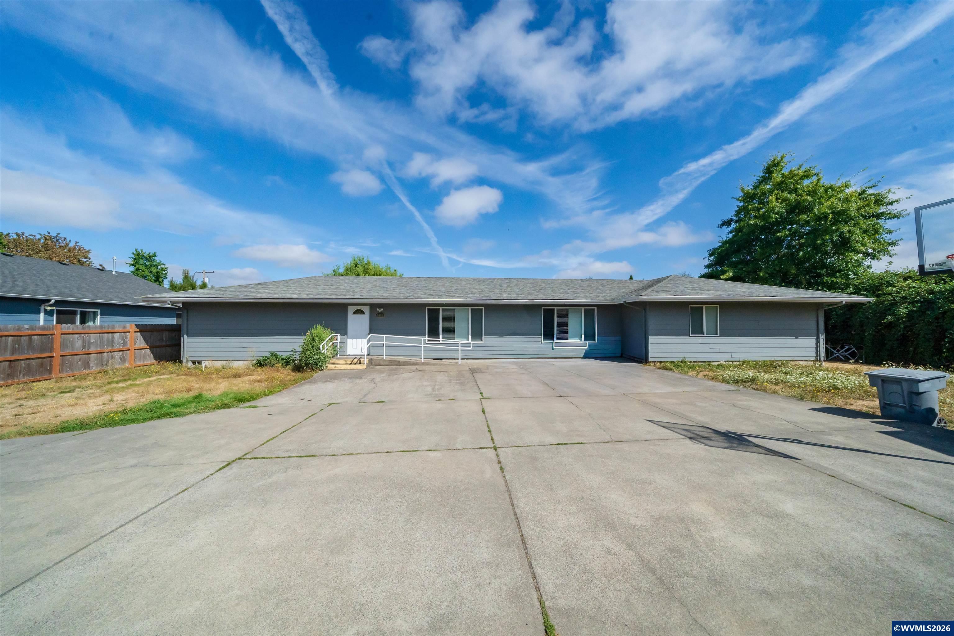 1400 Clay St NE — photo