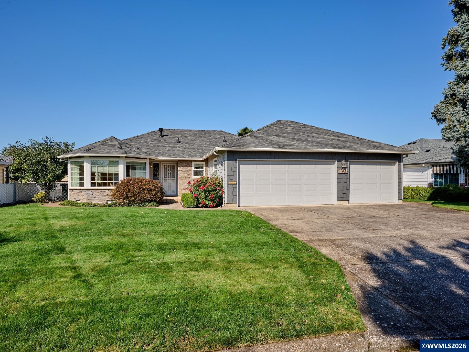 2015 Camellia Wy — photo
