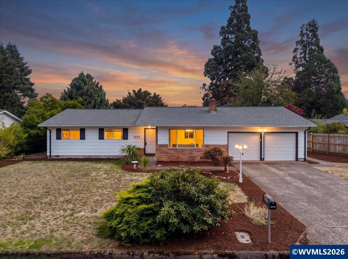 1221 Cloverdale Dr — photo