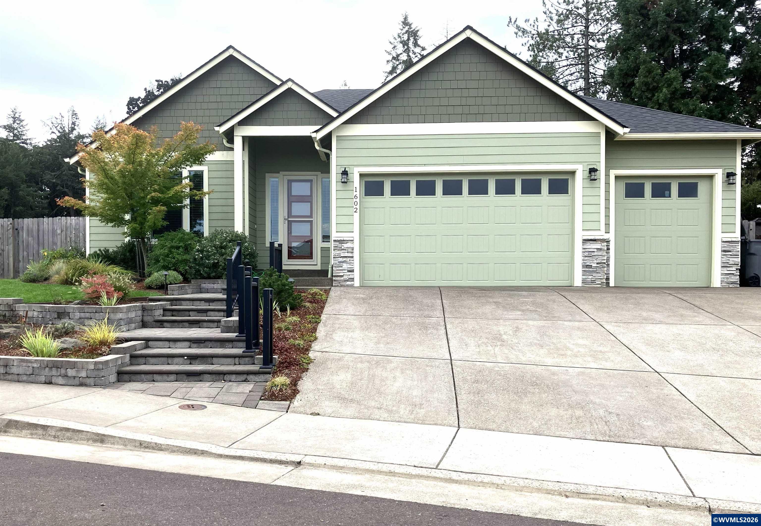 1602 Sarah Av — photo