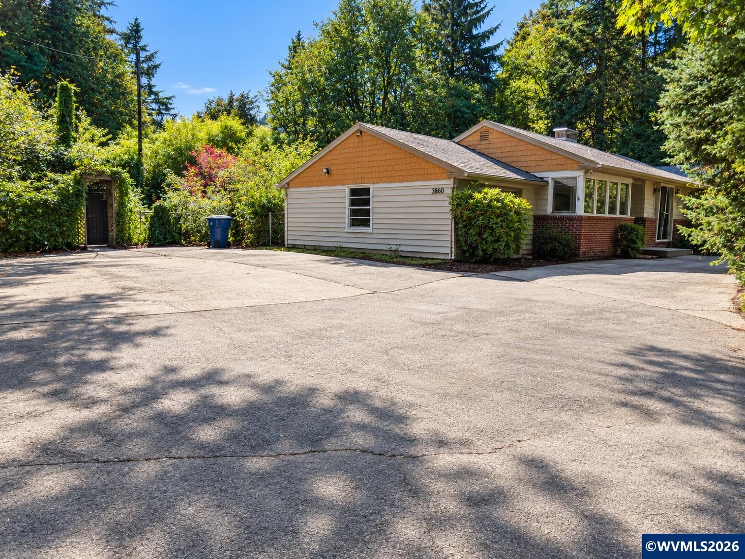 3860 Croisan Creek Rd — photo