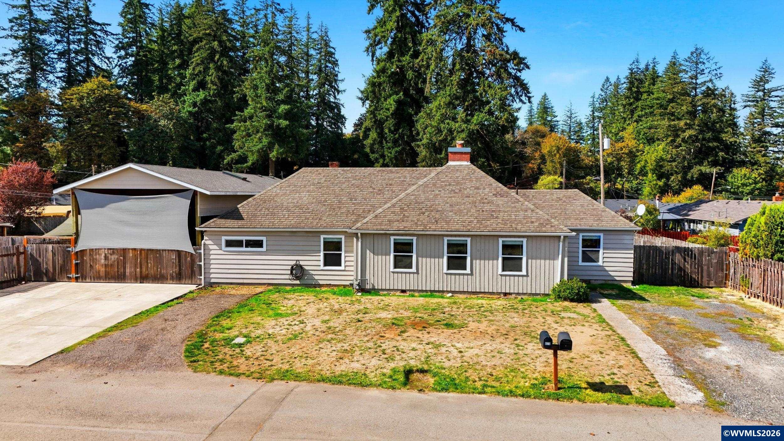 675 SW Parkside Dr — photo