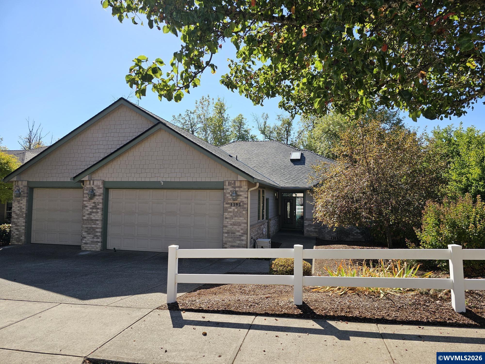 1395 West Meadows Dr — photo