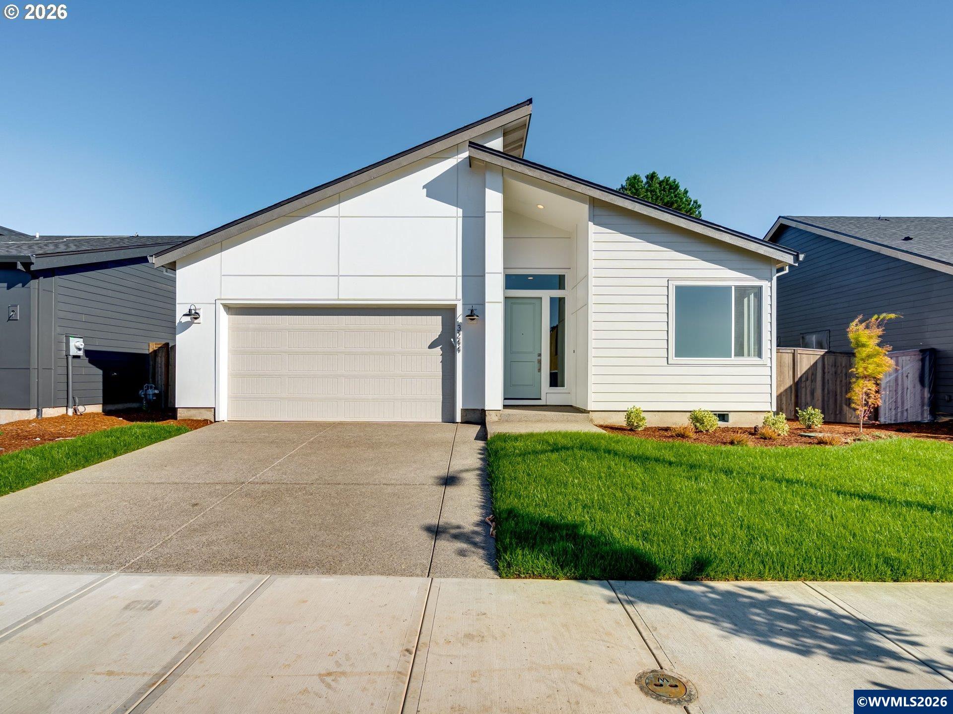 3244 Nightingale Dr — photo
