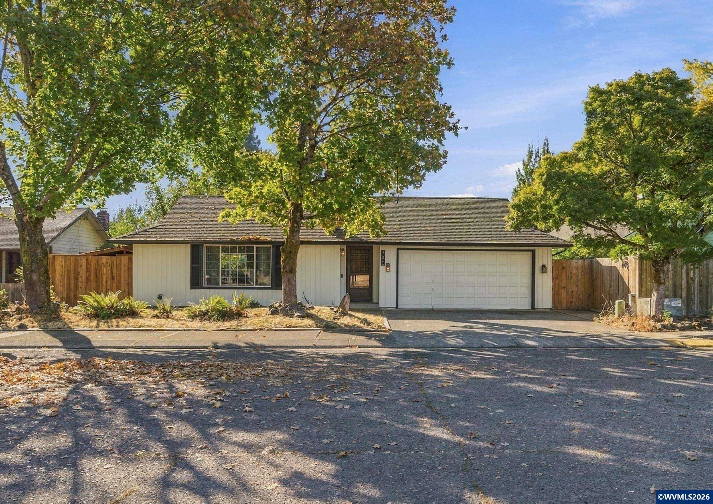 740 W Maple St — photo