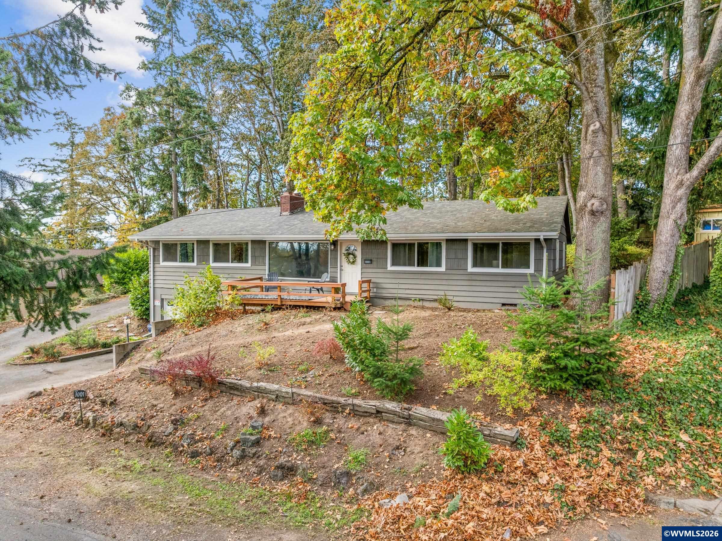 1001 Murlak Av — photo