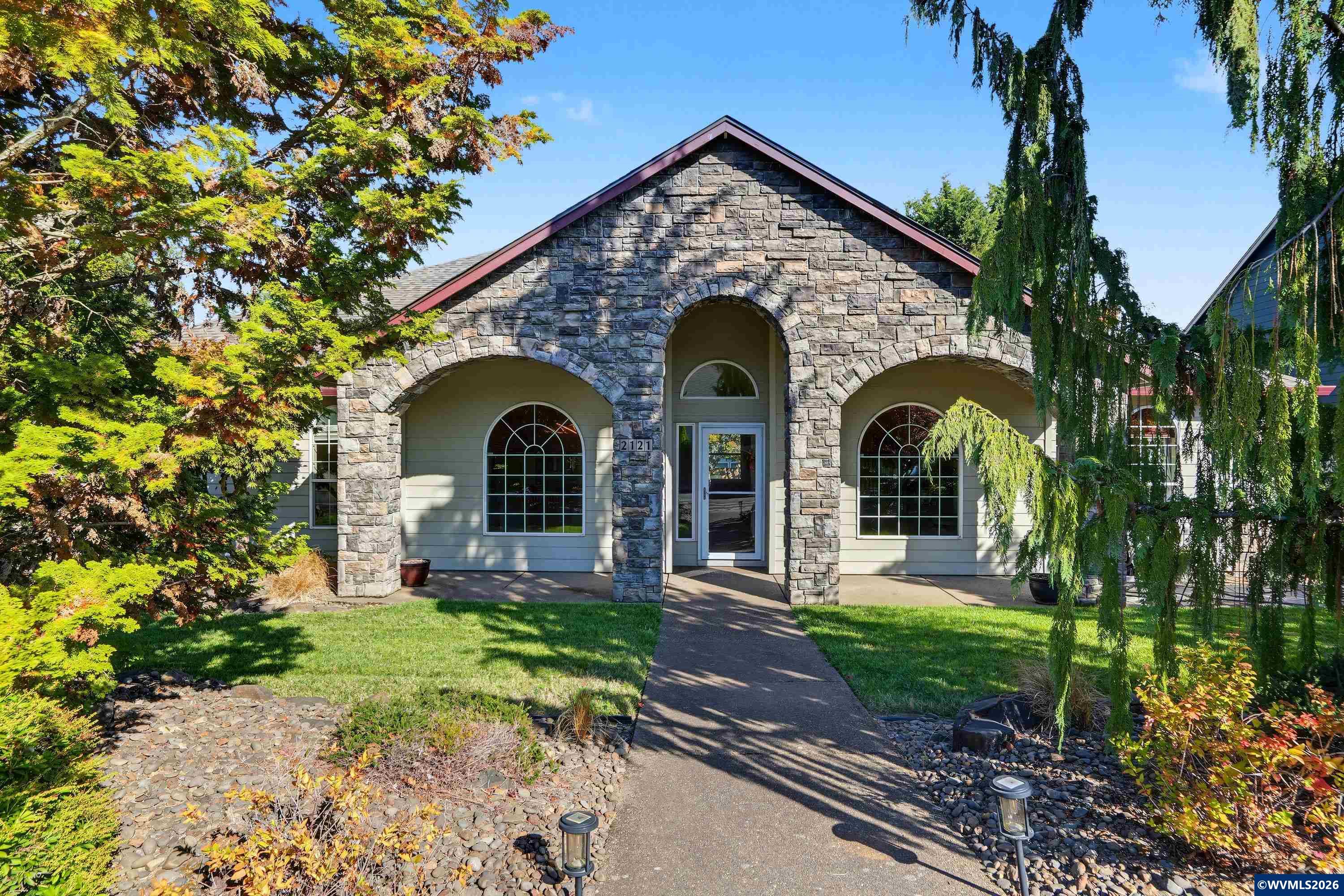 2121 North Albany Rd — photo