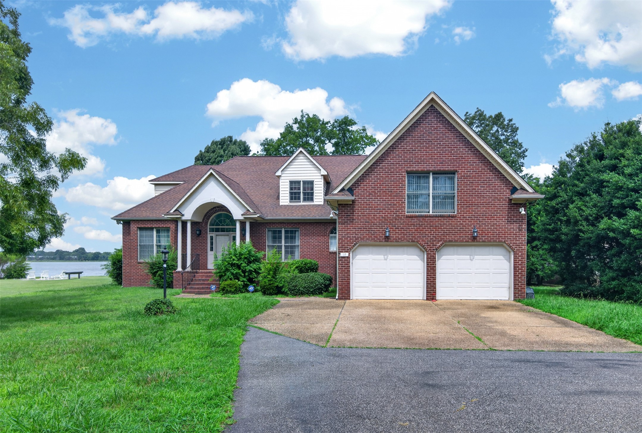 19 Hampshire Dr — photo