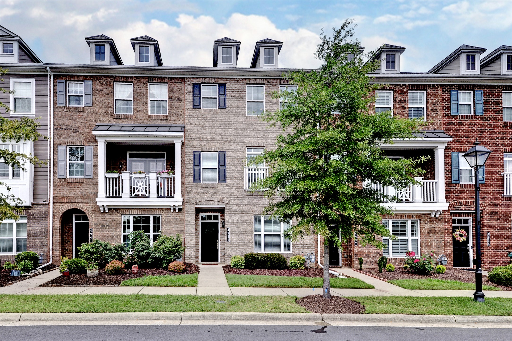 4939 Settlers Market Blvd — photo