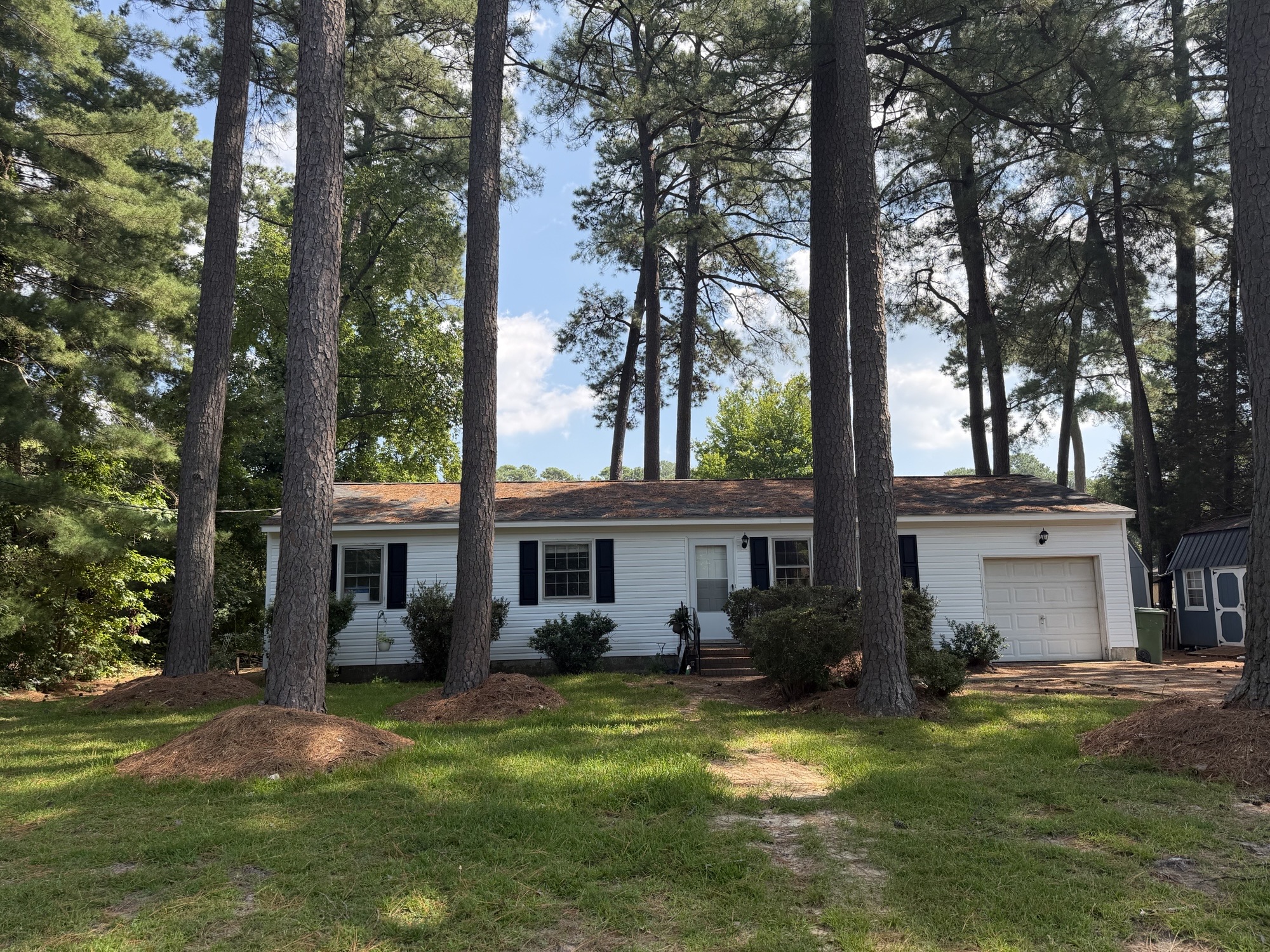 2703 Woodford Ave — photo
