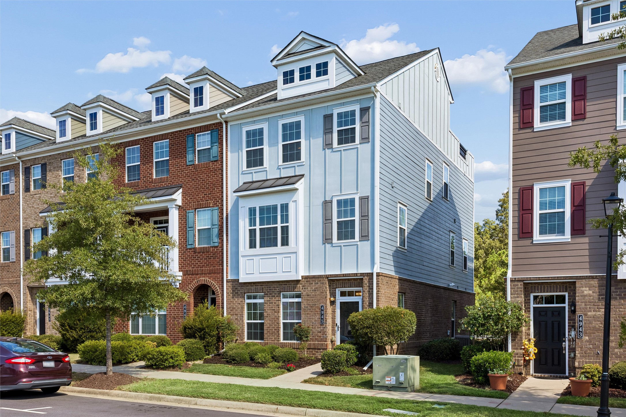 4945 Settlers Market Blvd — photo