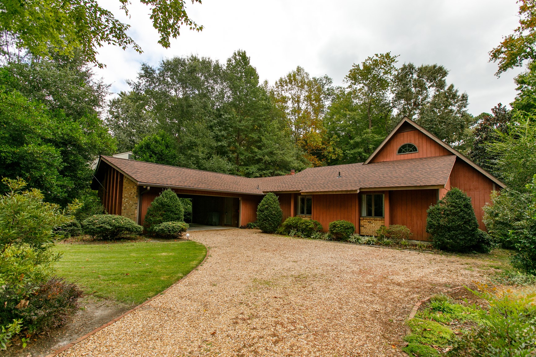 210 Walden Dr — photo