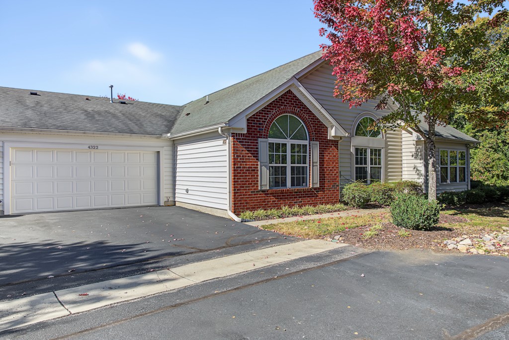 4322 Creek View East — photo
