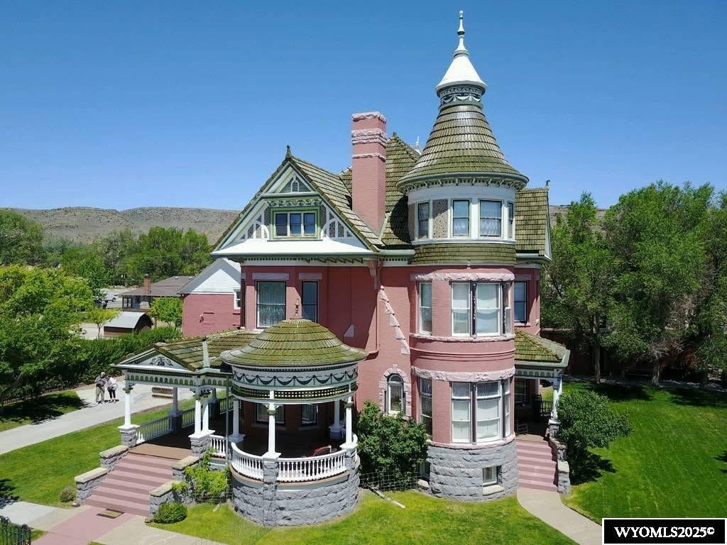 607 W Maple Street — photo