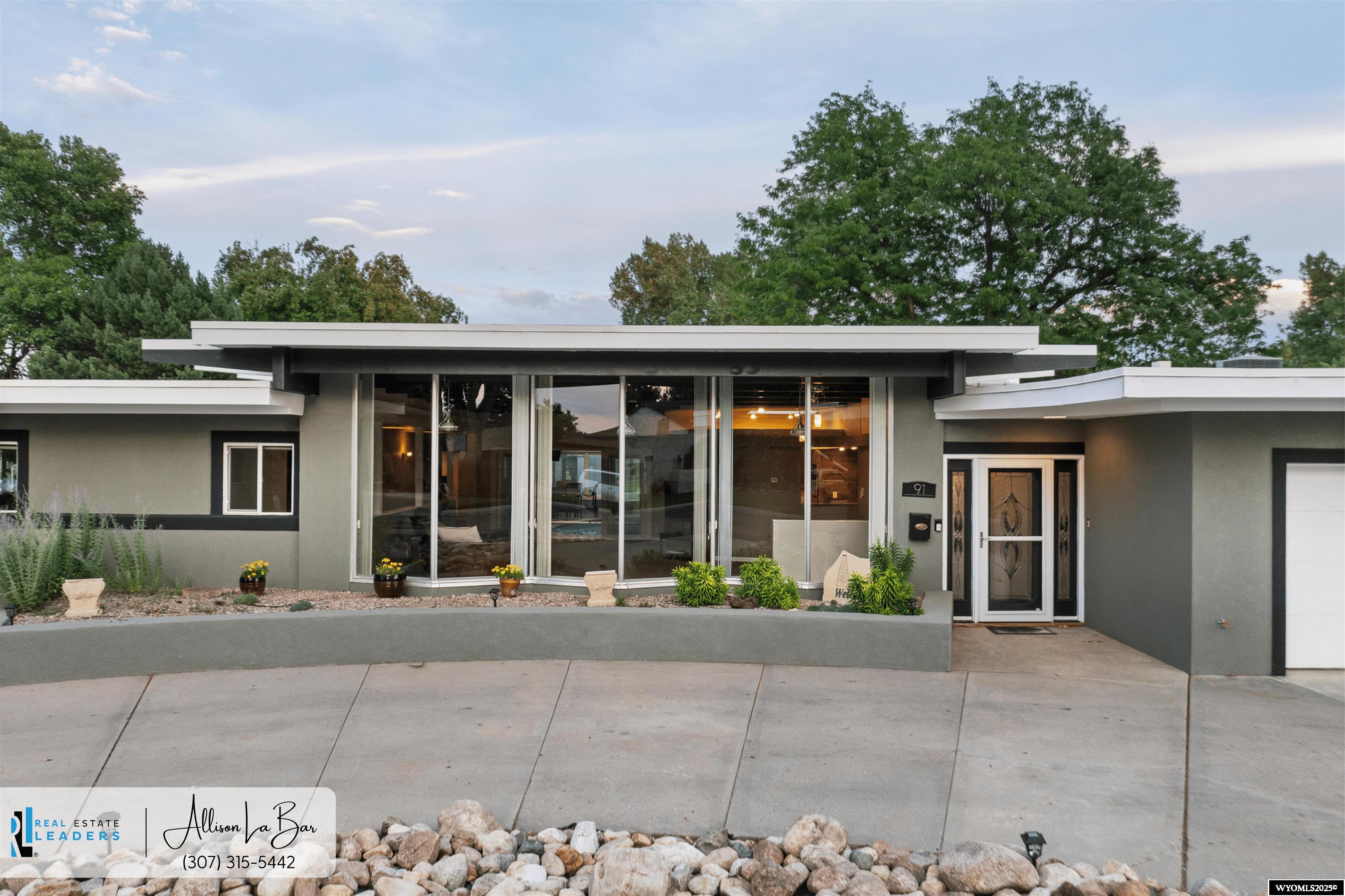 91 Magnolia — photo