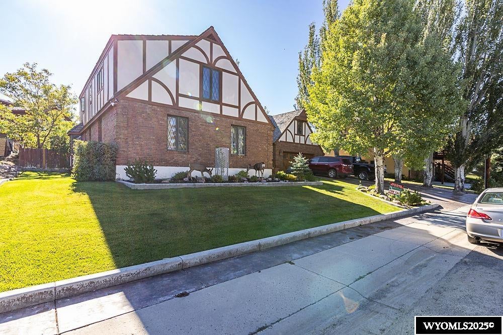 2058 Skyview Street — photo