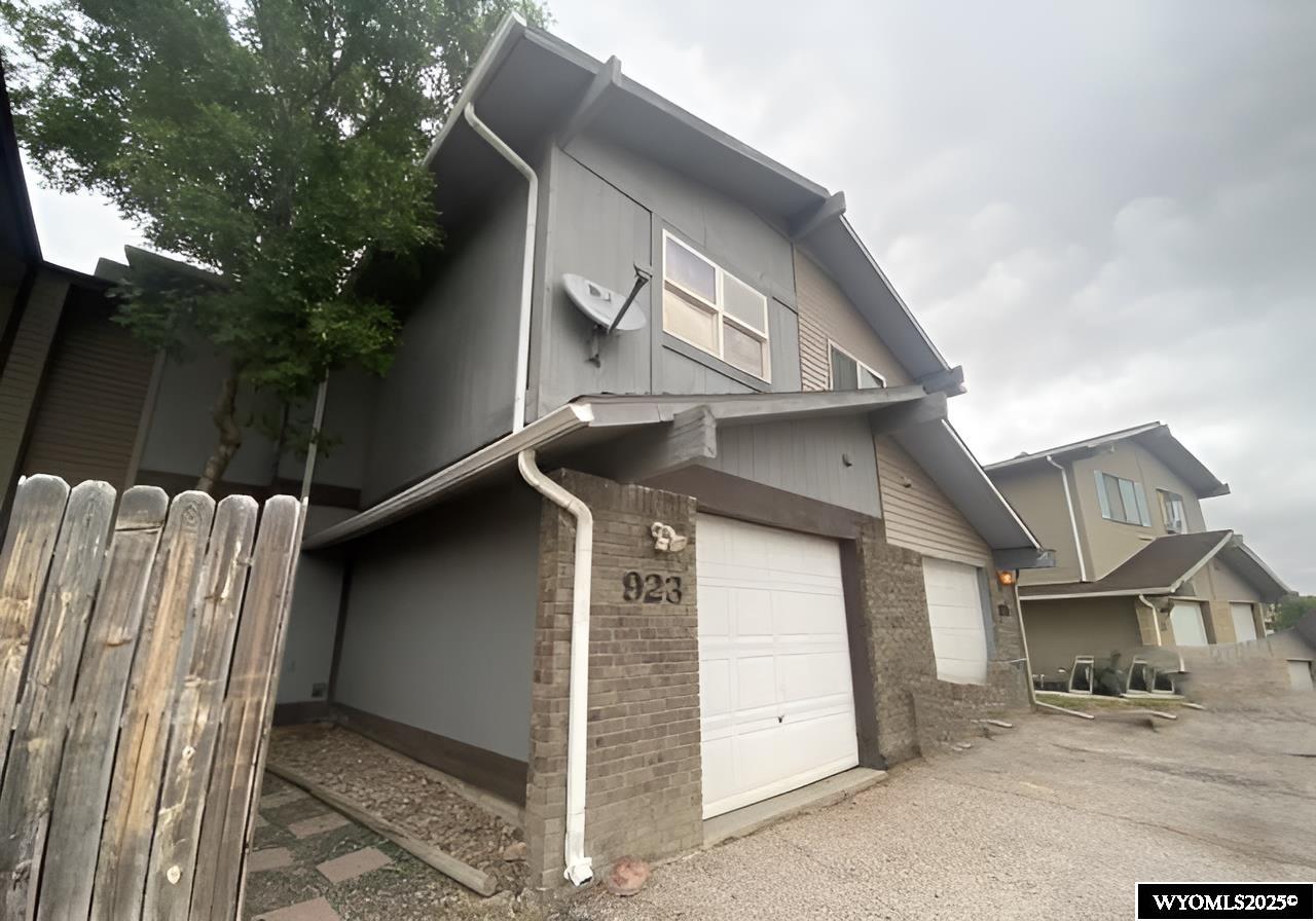 923 Mountain View Drive — photo