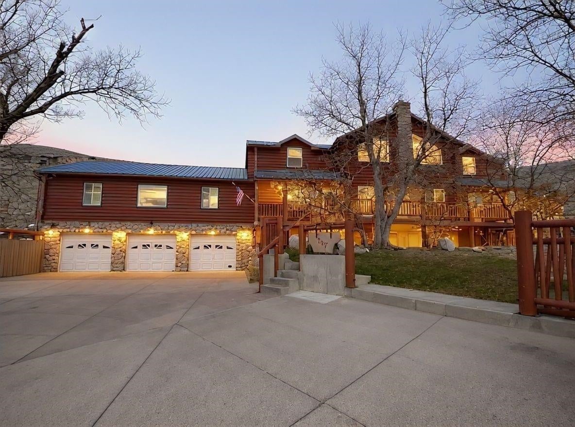 717 Scarlet Drive — photo