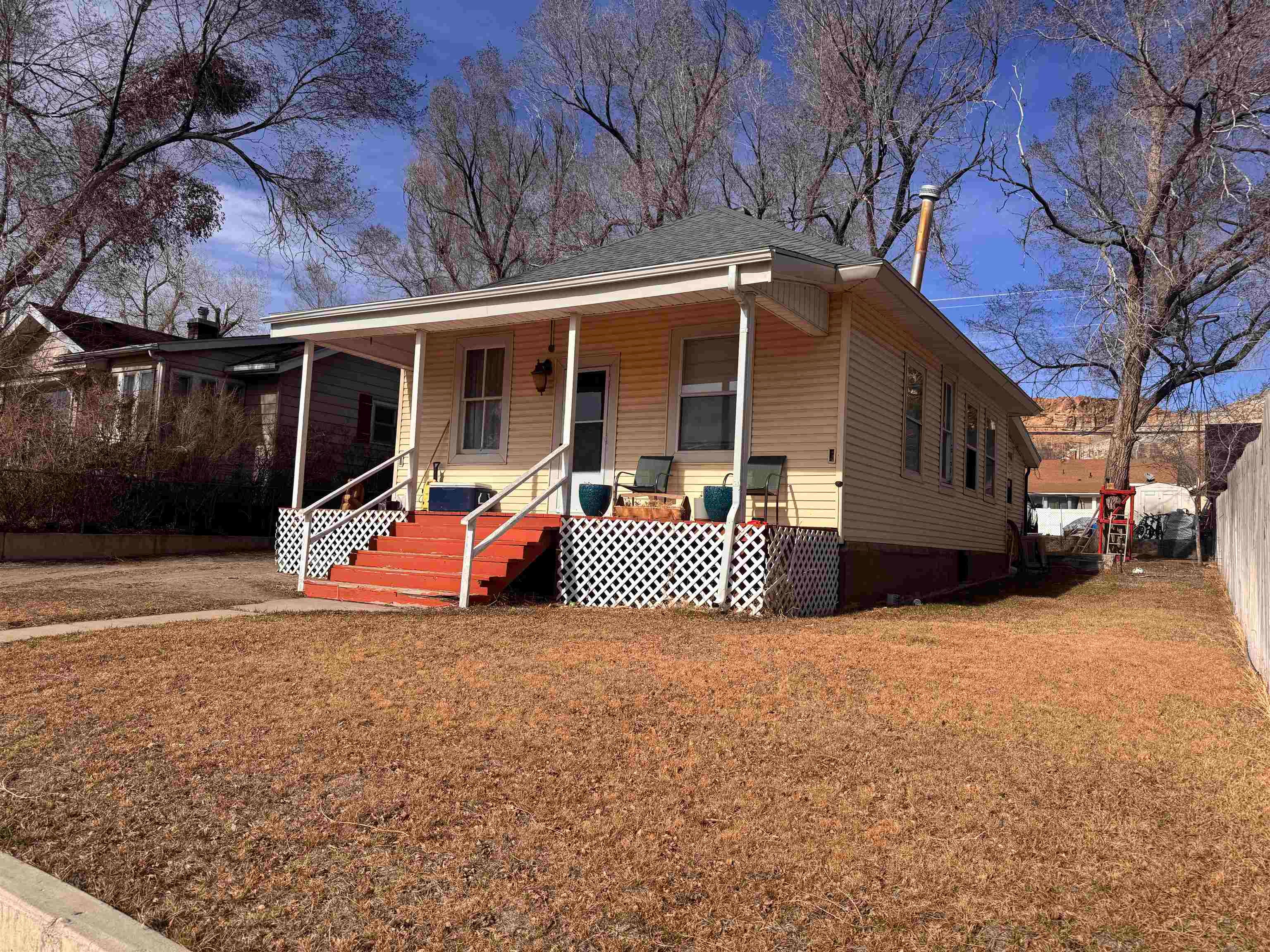 424 W Railroad — photo