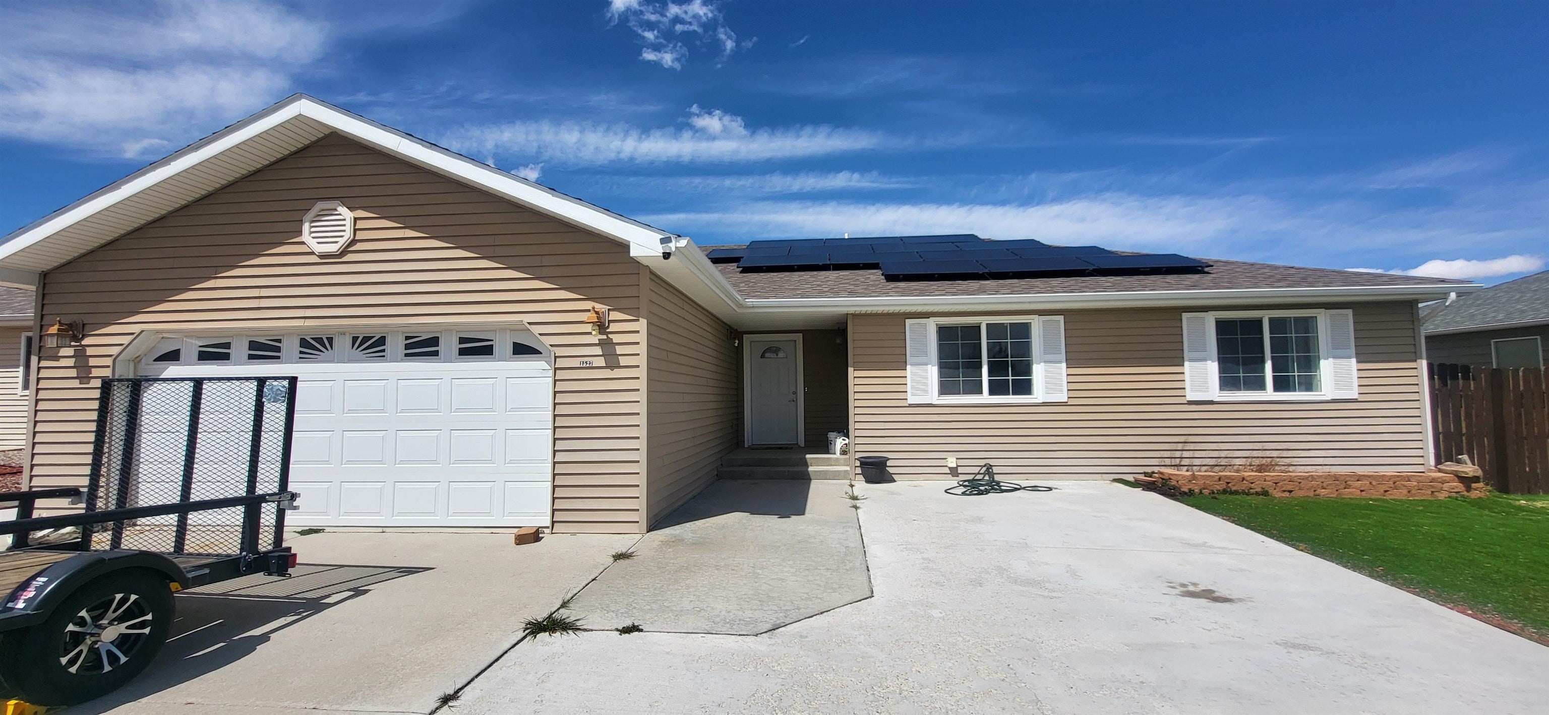 1527 Loch Tay Boulevard — photo