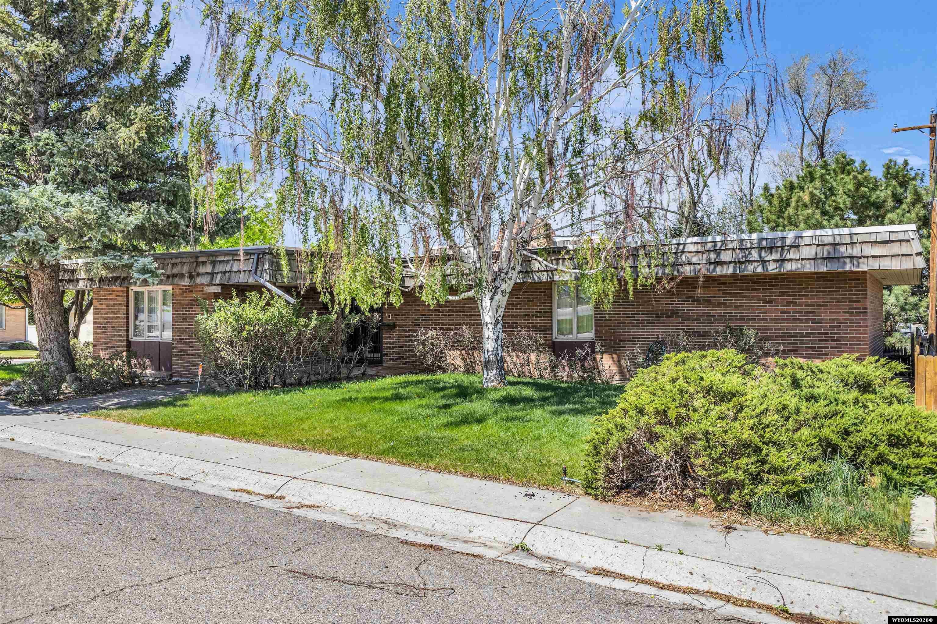 200 Topaz Street — photo