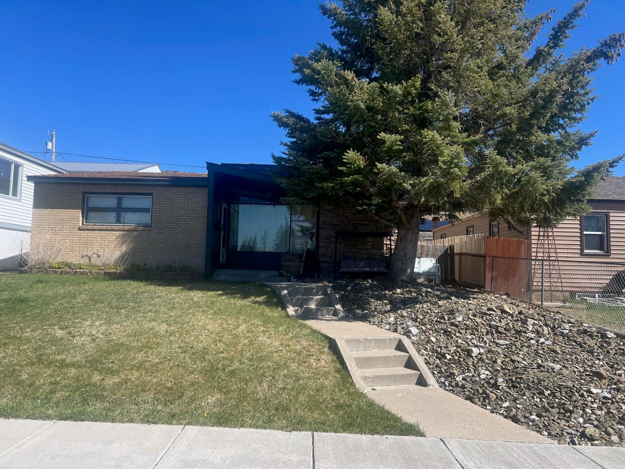 1203 Veterans Avenue — photo
