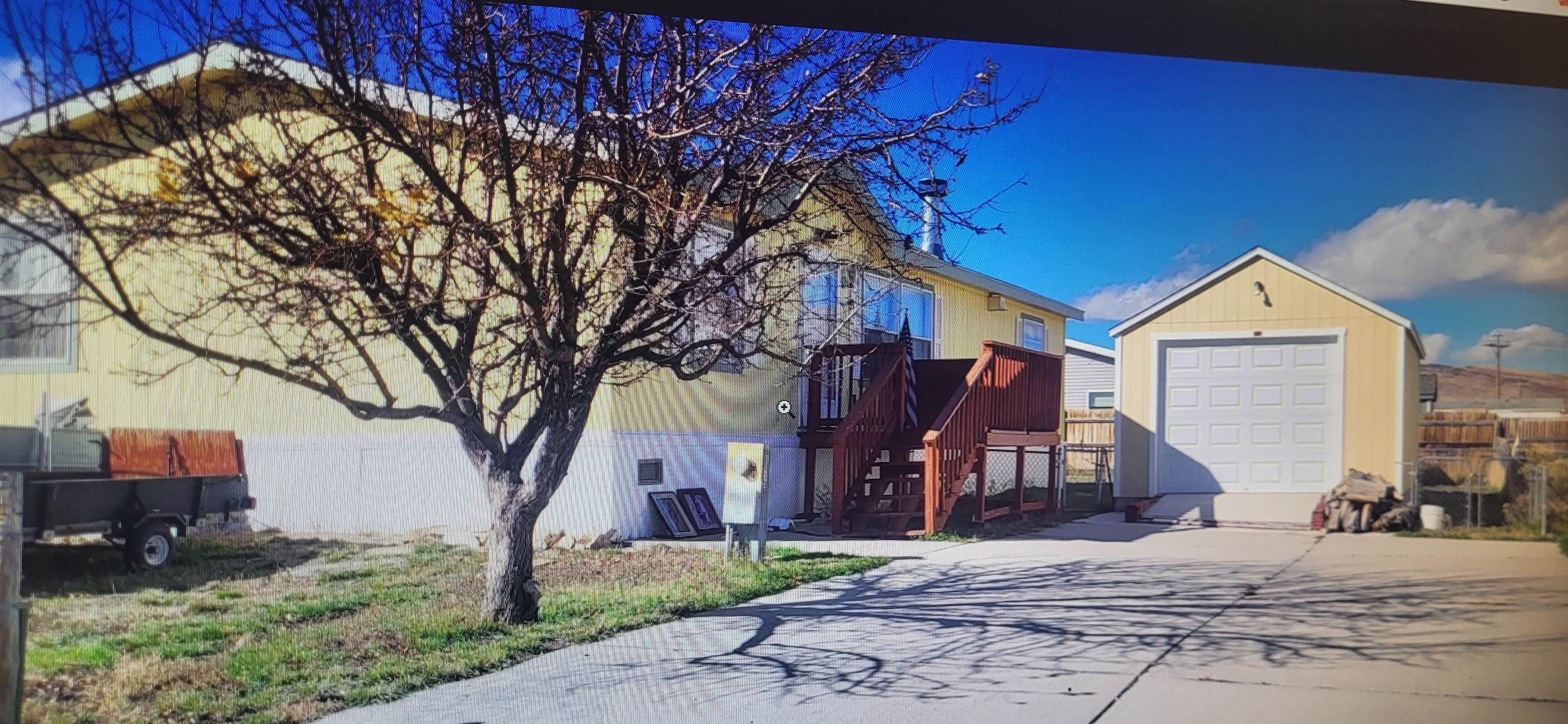 805 Apple Street — photo