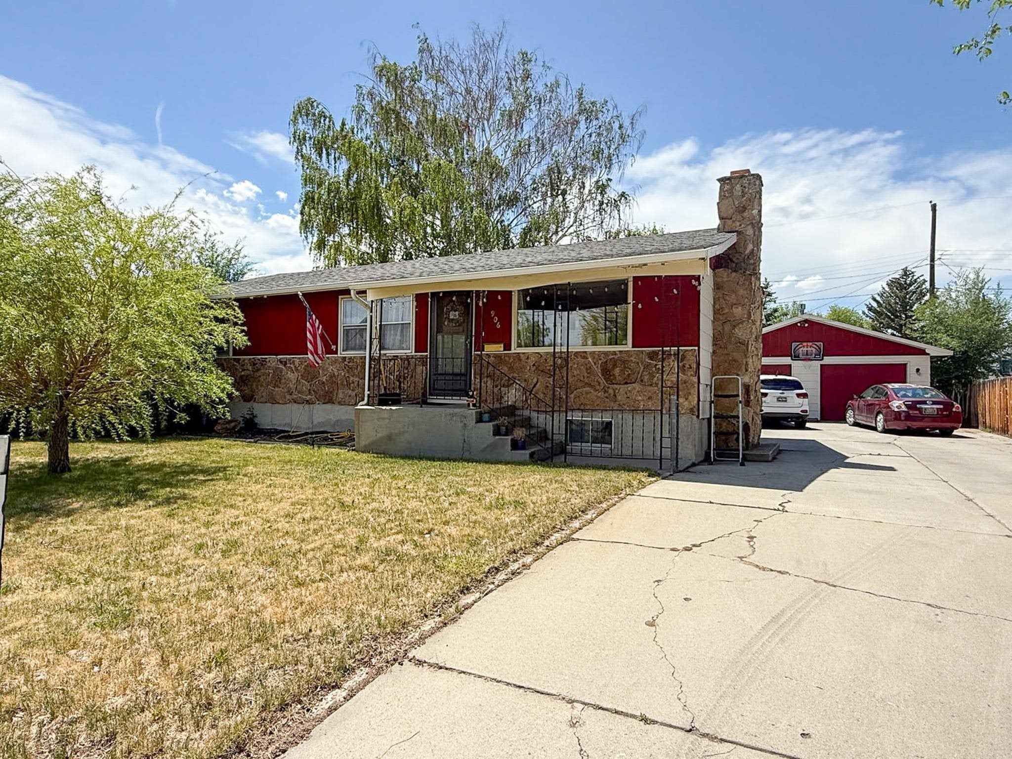 906 Eastview Drive — photo