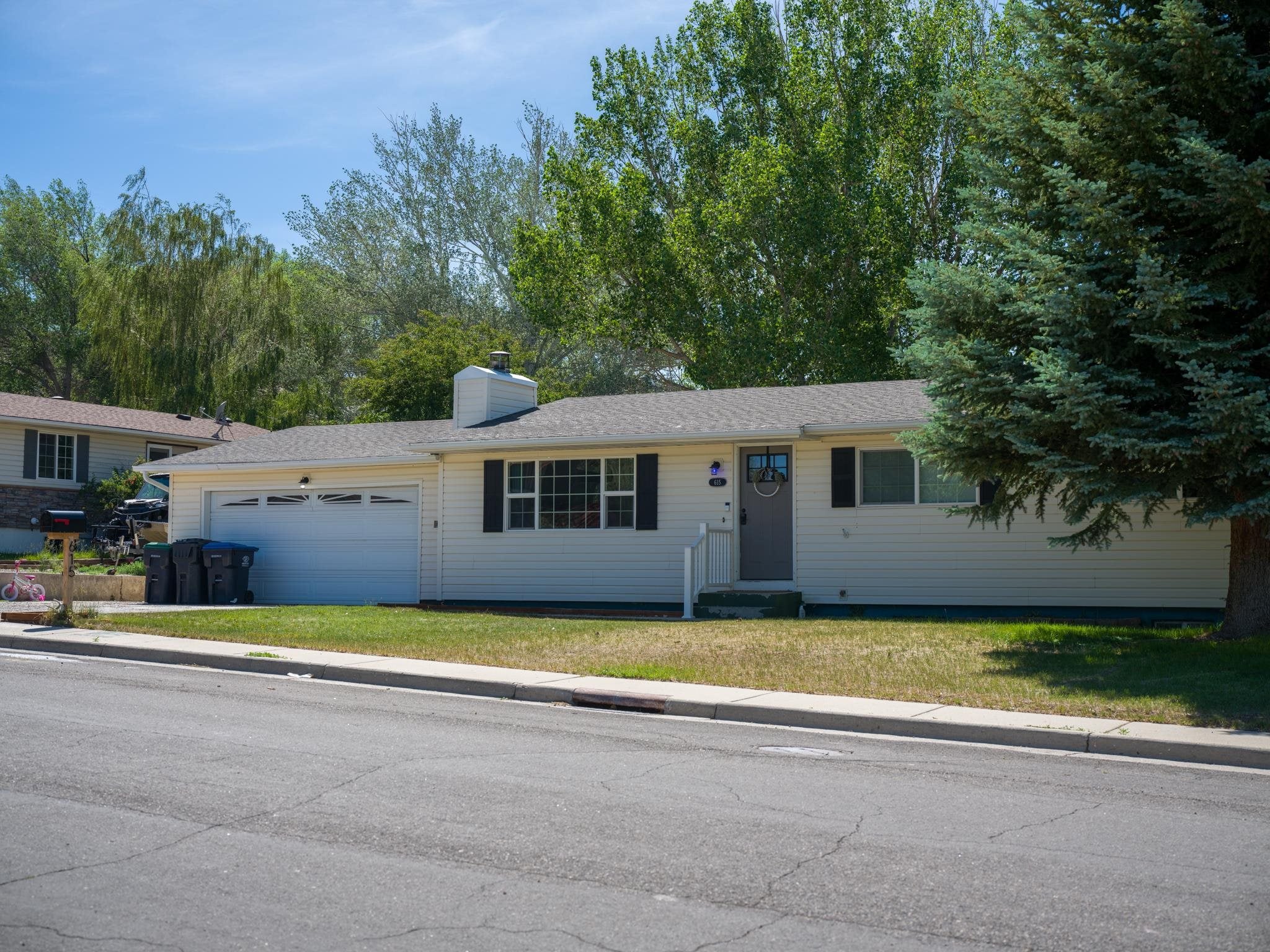 615 Hackberry Street — photo