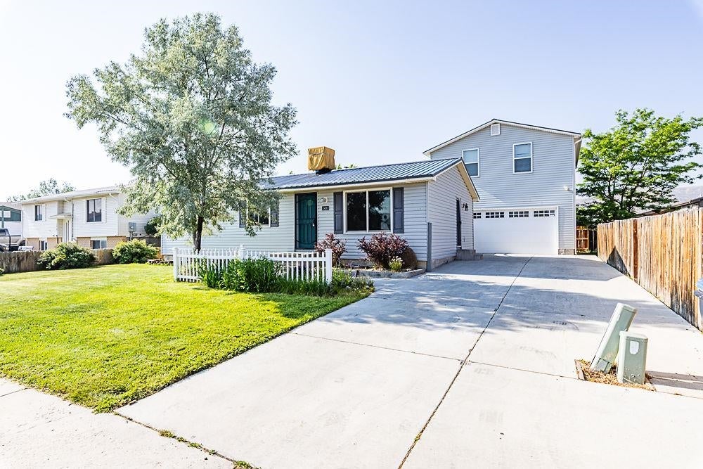 1410 N Riverbend Drive — photo
