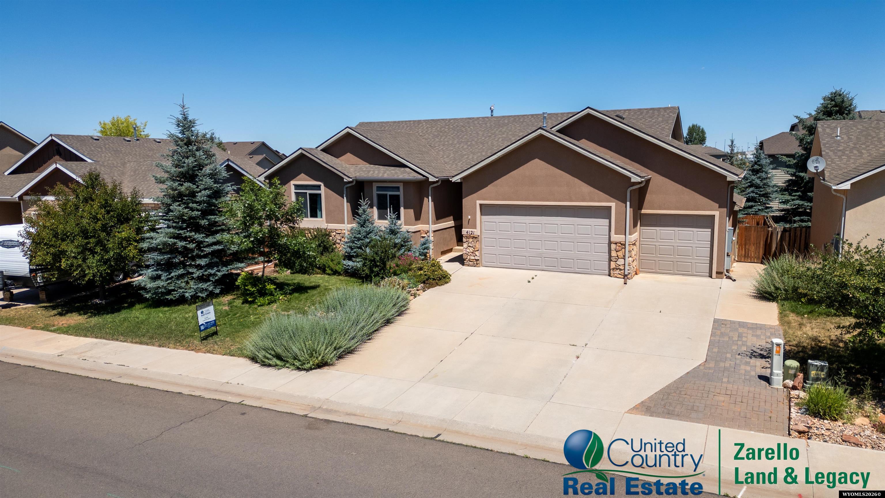4121 E Bobolink Lane — photo