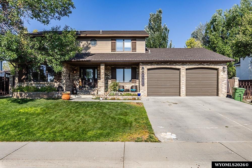 1004 Rosewood Dr — photo