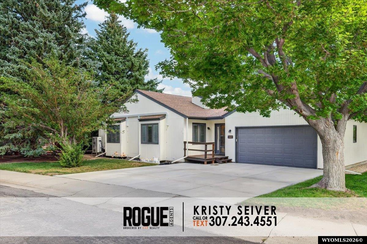 1421 Trojan Dr — photo
