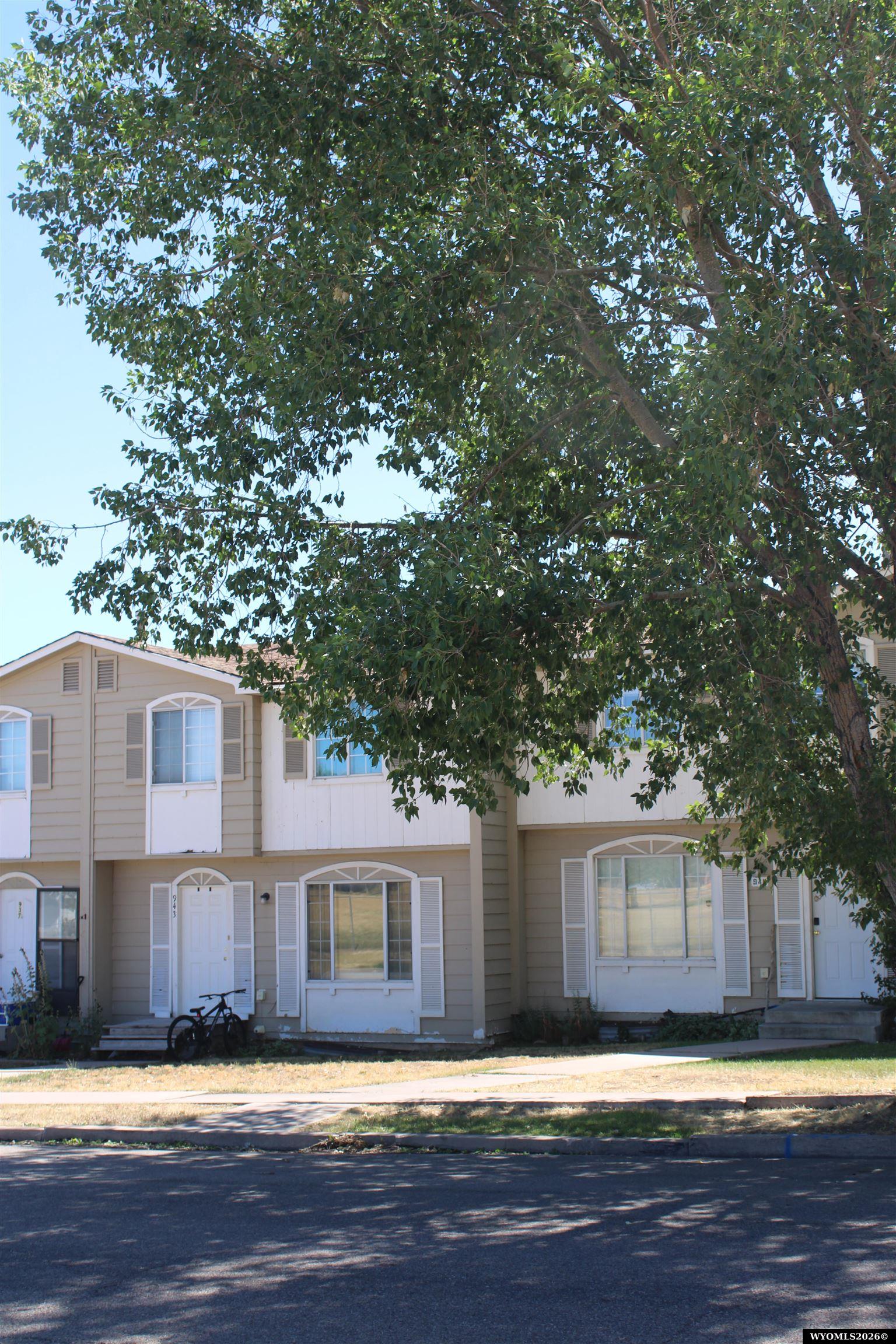 943 8th St — photo