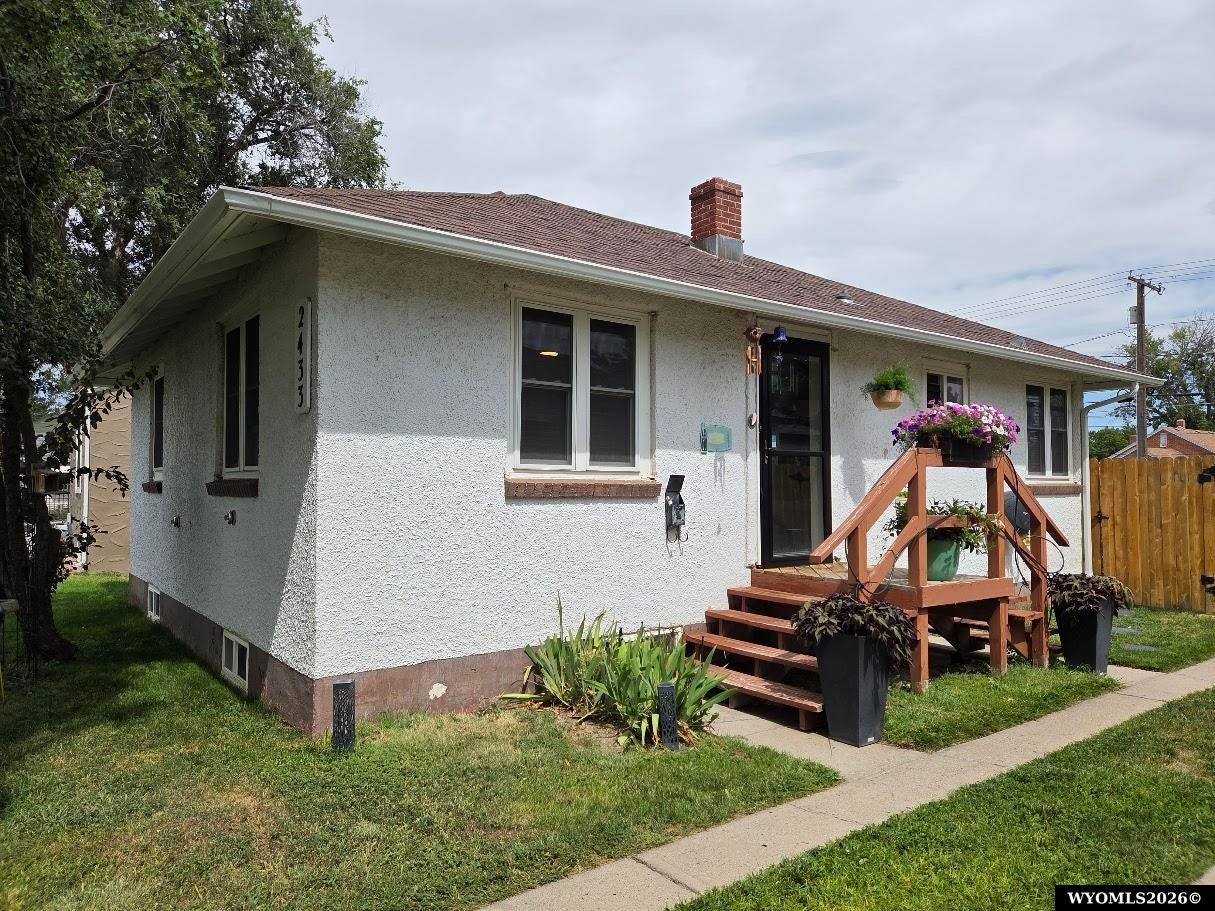 2433 E B Street — photo