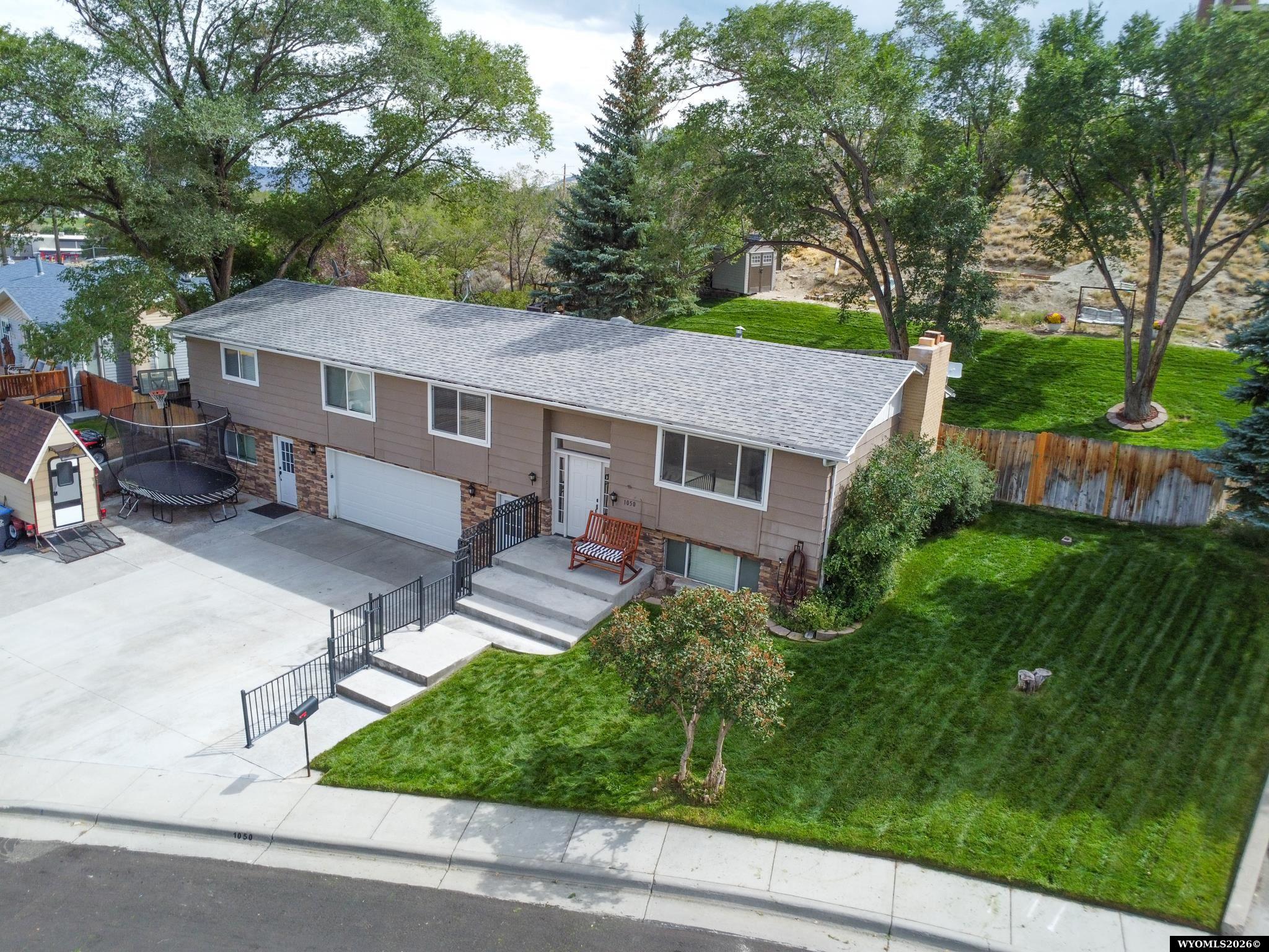 1050 Boulder Dr — photo