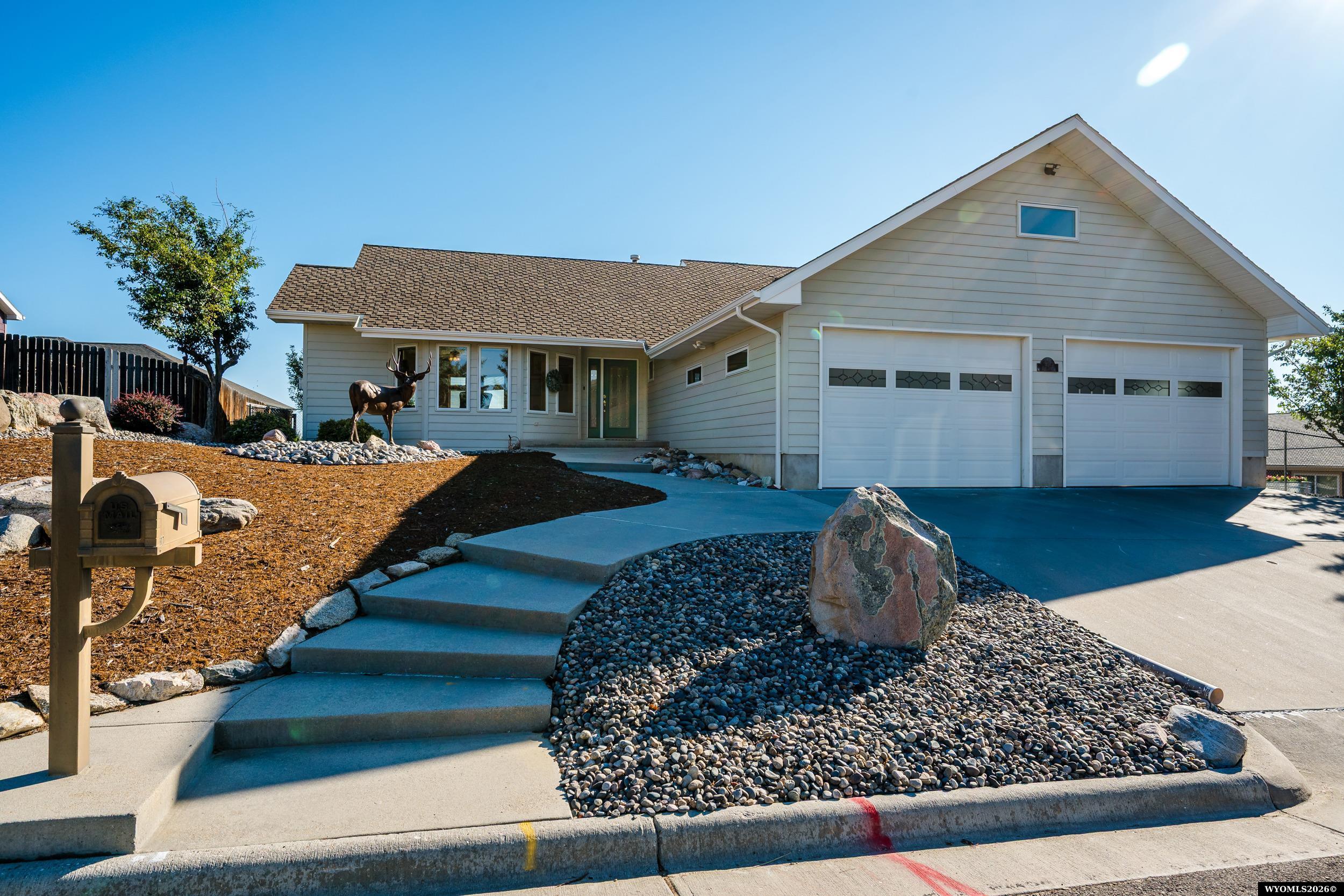 917 Erie Dr — photo