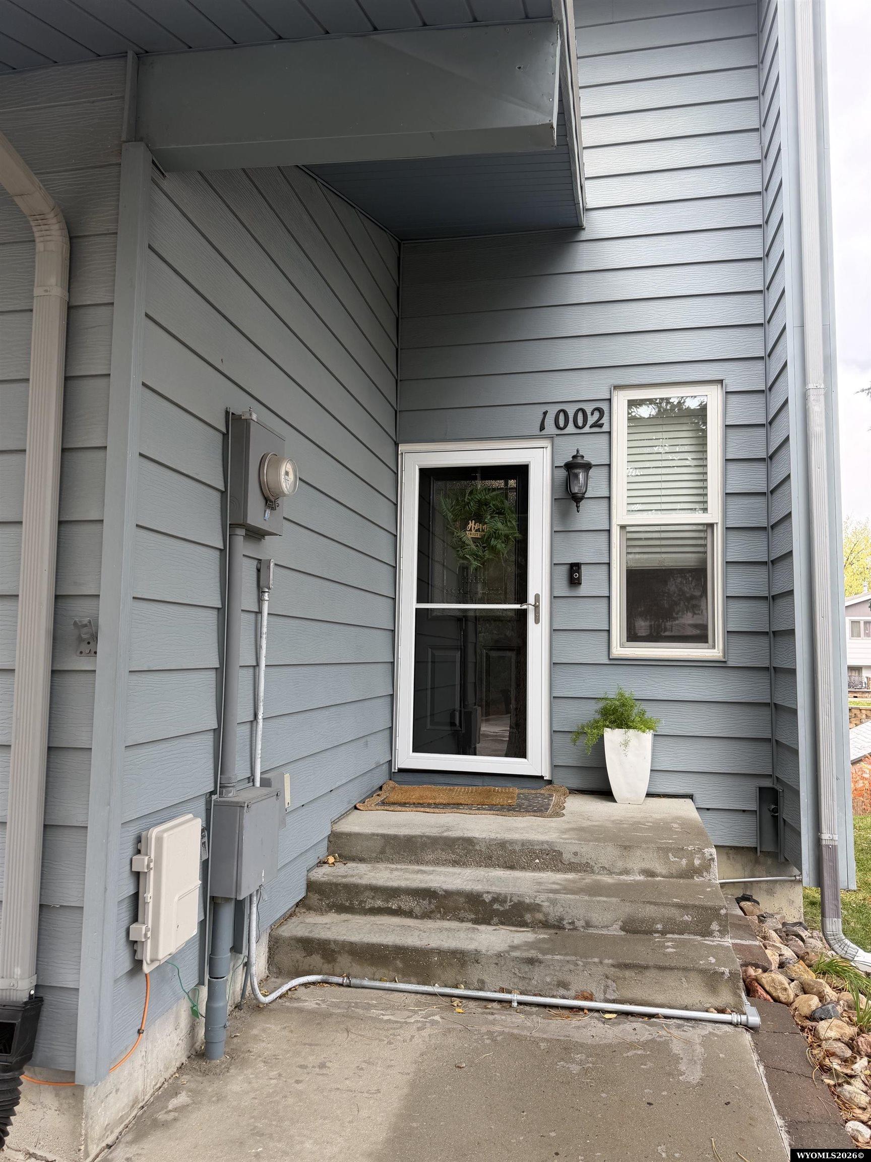 1002 Surrey Court — photo