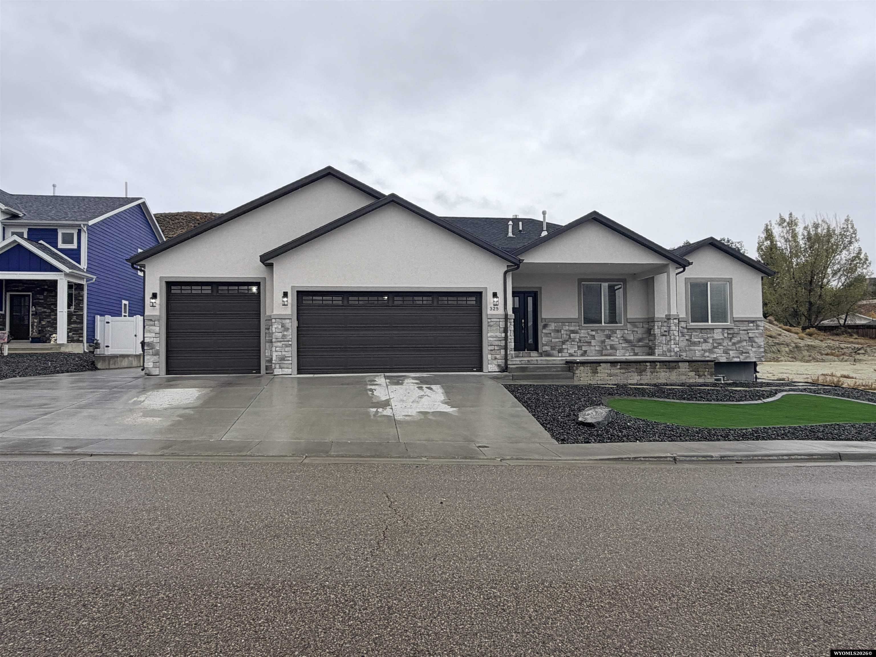 325 Fall View Circle — photo
