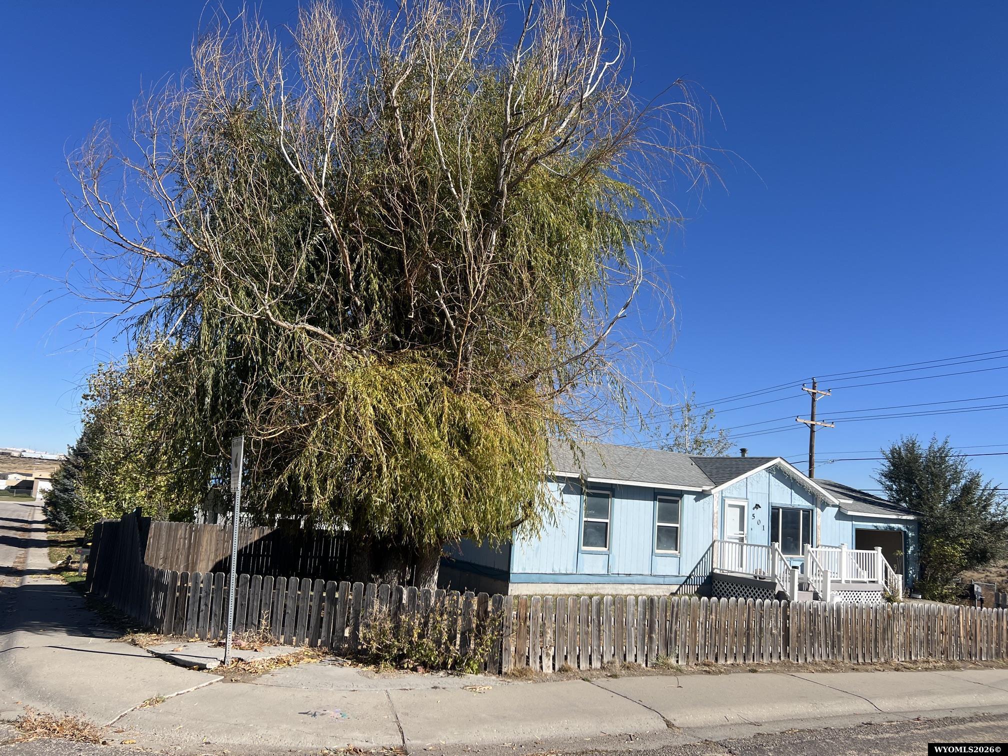 501 E Davis Street — photo