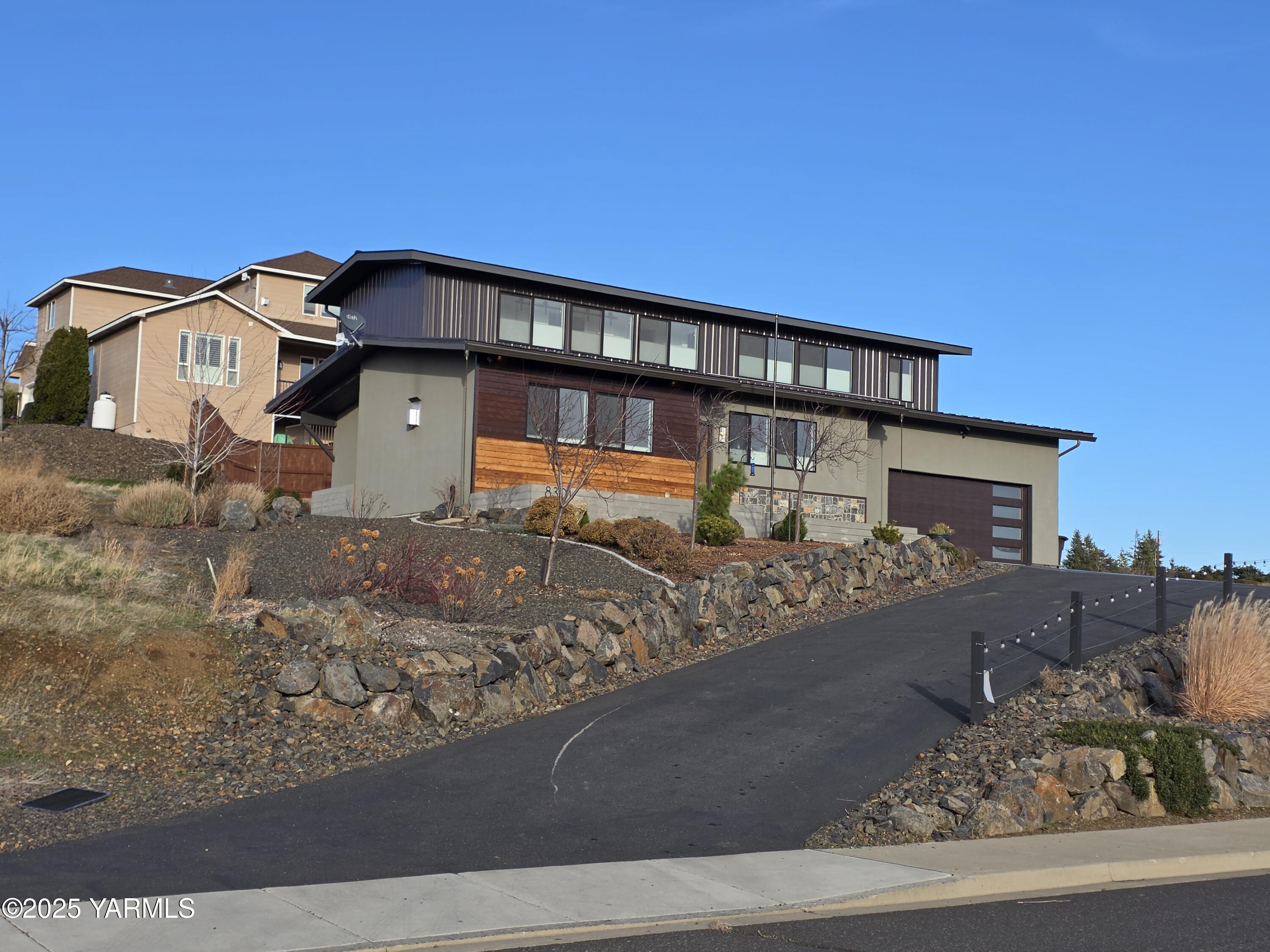 8301 Viewcrest Way — photo