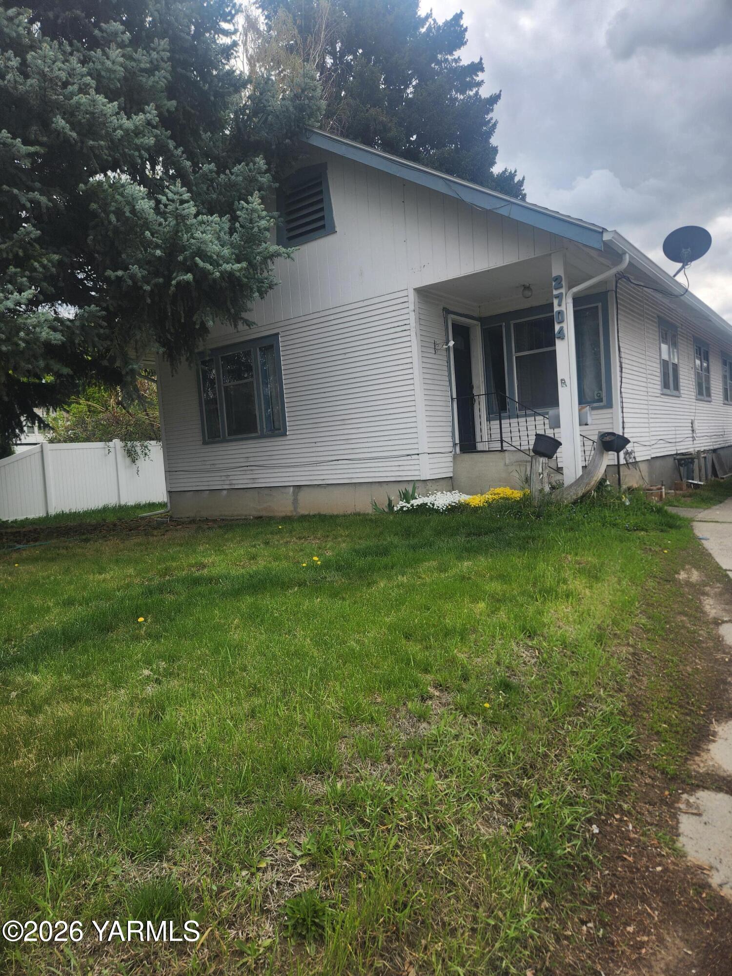 2704 Summitview Ave — photo